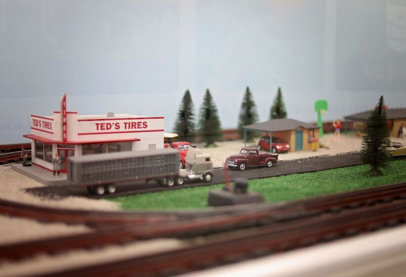 فندق Depot Inn & Suites