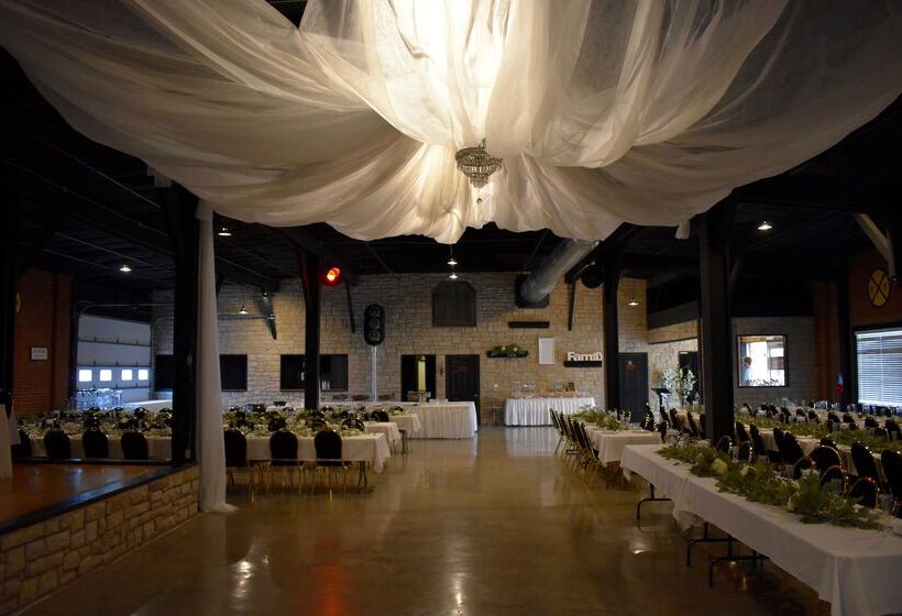 فندق Depot Inn & Suites