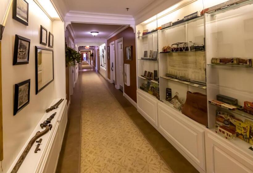 فندق Depot Inn & Suites