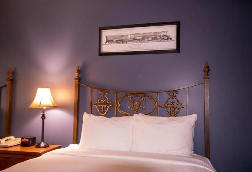 فندق Depot Inn & Suites