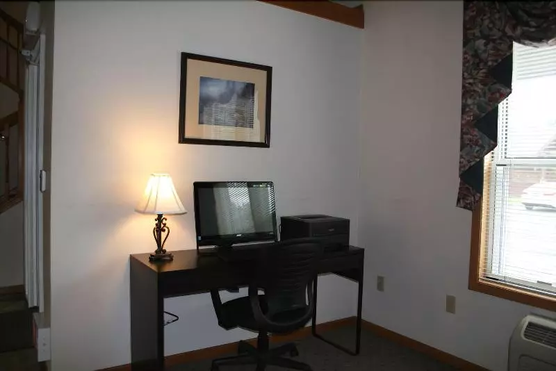 호텔 River Valley Inn & Suites