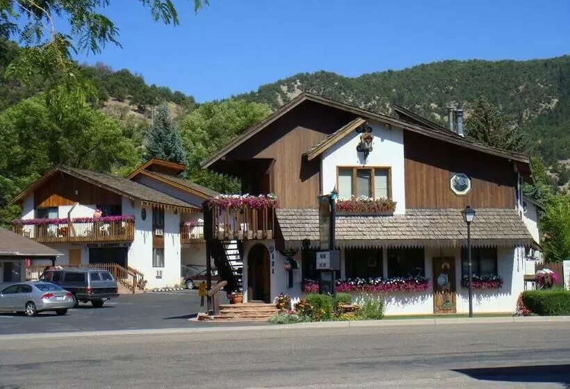 فندق Starlight Lodge