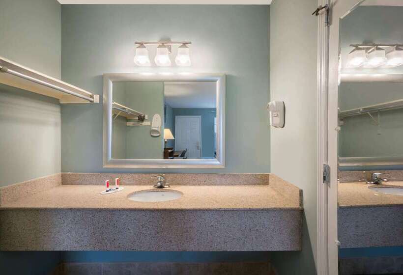 Отель Travelodge By Wyndham Santee