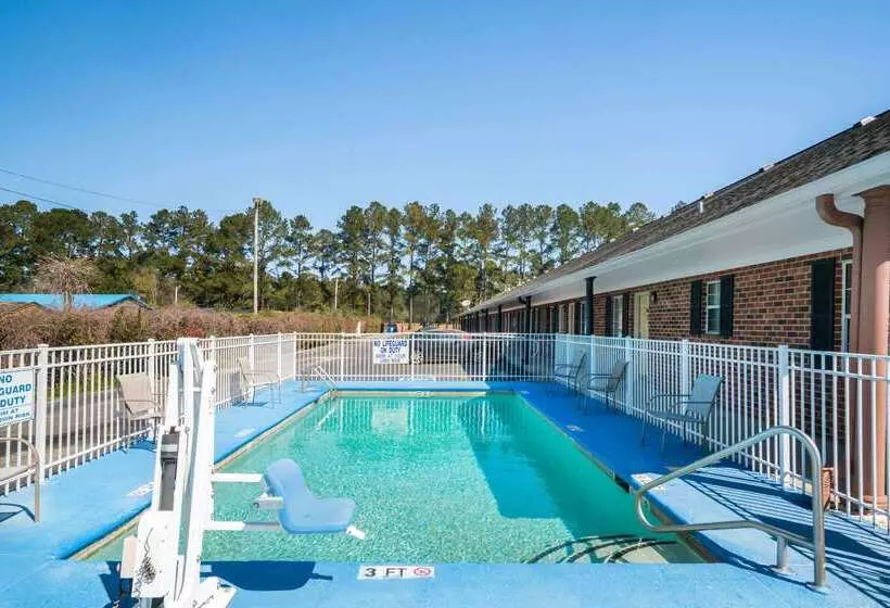 בית מלון כפרי Travelodge By Wyndham Santee