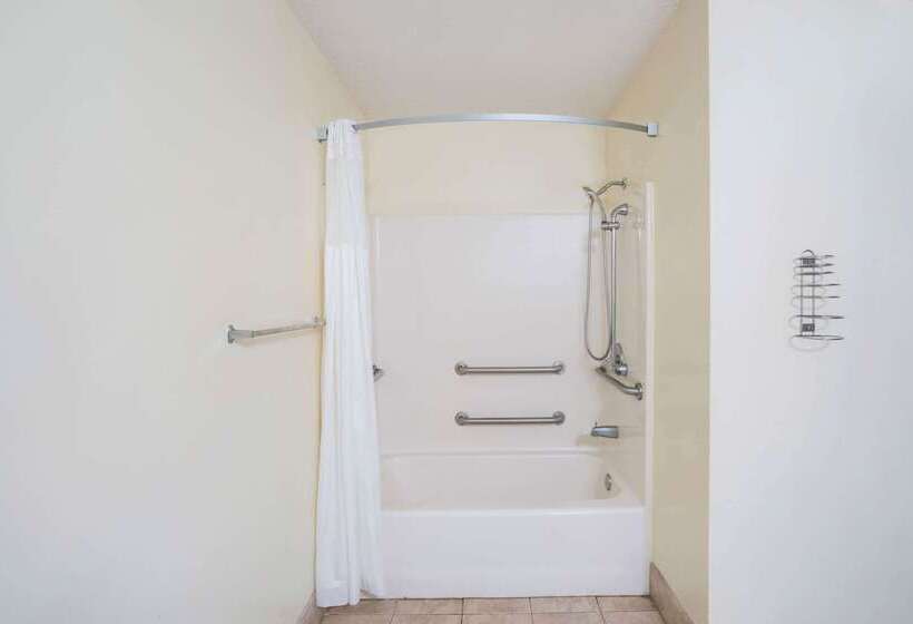 Отель Travelodge By Wyndham Santee