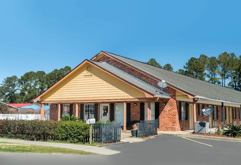 Отель Travelodge By Wyndham Santee