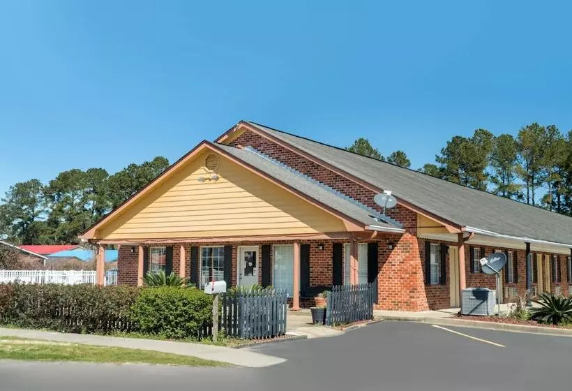 בית מלון כפרי Travelodge By Wyndham Santee