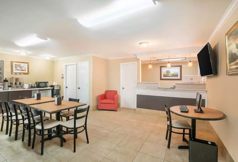 בית מלון כפרי Travelodge By Wyndham Santee