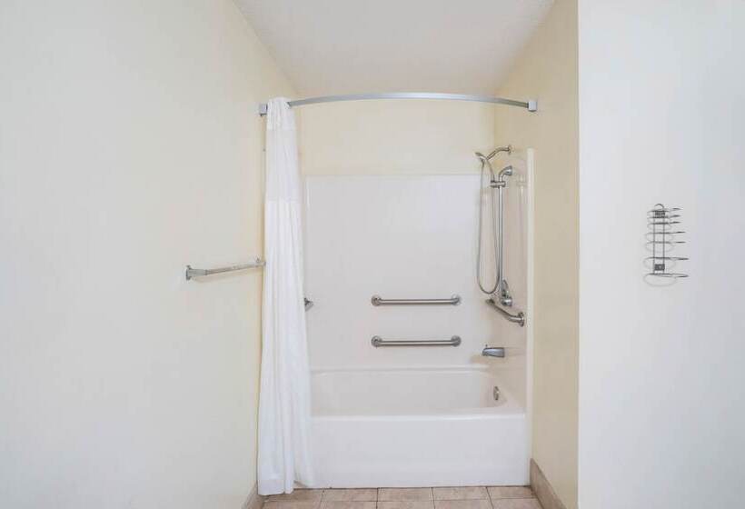 Отель Travelodge By Wyndham Santee