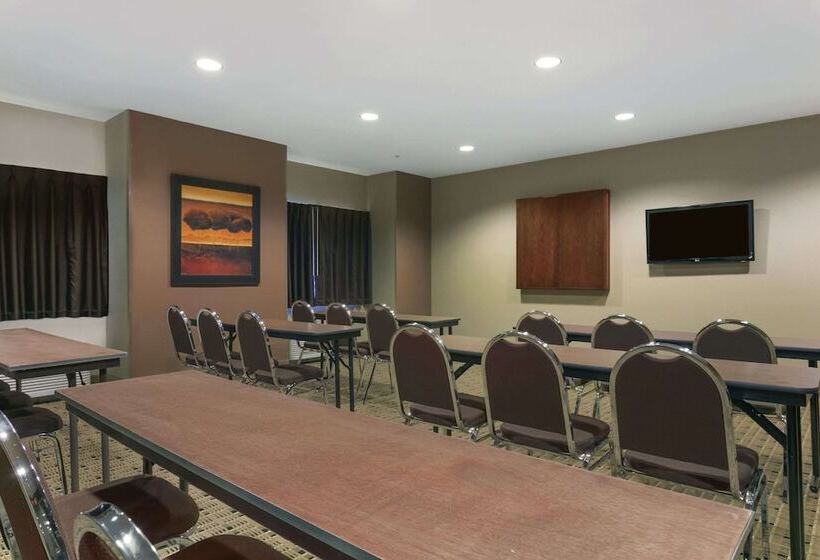 Microtel Inn & Suites By Wyndham Minot