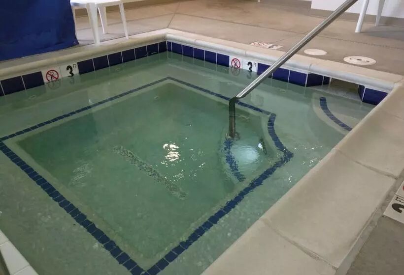 Microtel Inn & Suites By Wyndham Minot