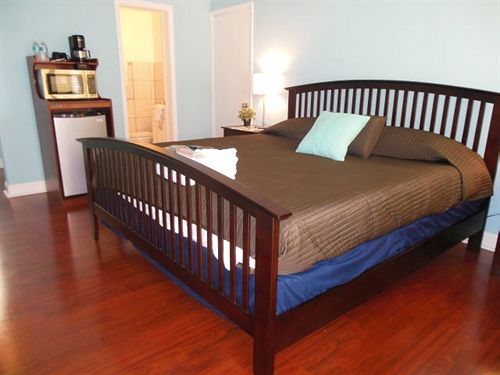 The Harbor Beach Inn