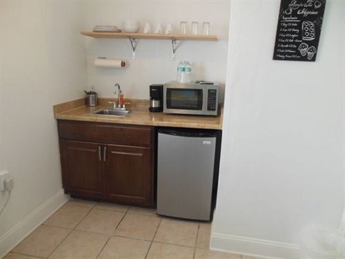 The Harbor Beach Inn