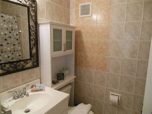 The Harbor Beach Inn