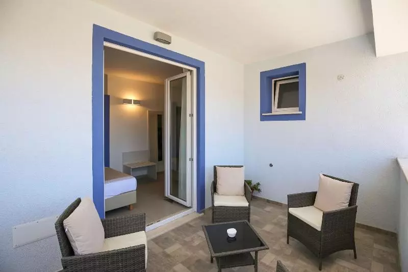 ペンション The Square Castelsardo