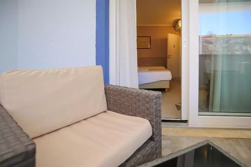 ペンション The Square Castelsardo