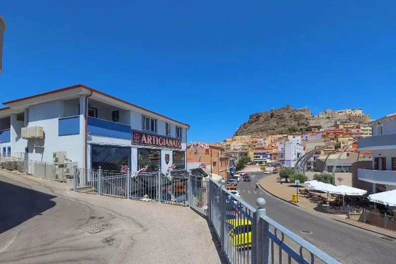 ペンション The Square Castelsardo