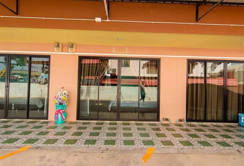 Hotelli Brown Home Sattahip @ 19