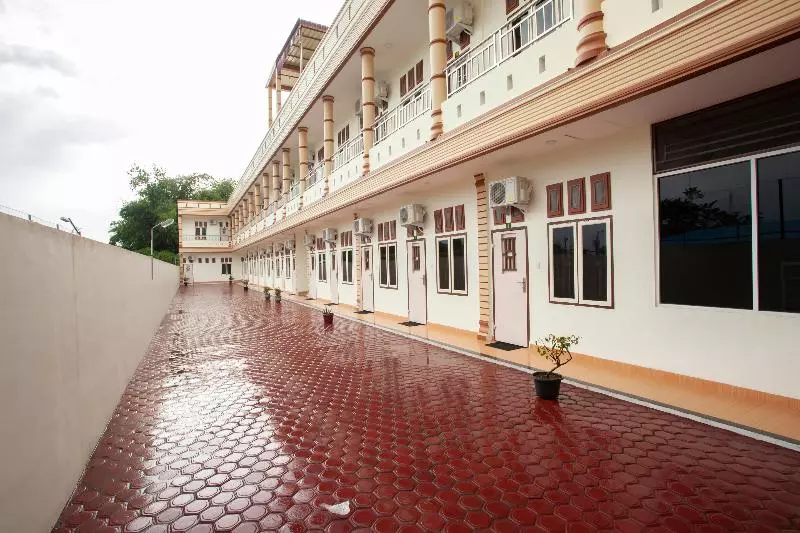 Hotelli Sopou Penginapan Rinal & Tuah By Oyo Rooms