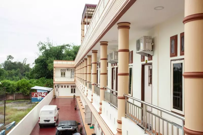 Hotelli Sopou Penginapan Rinal & Tuah By Oyo Rooms