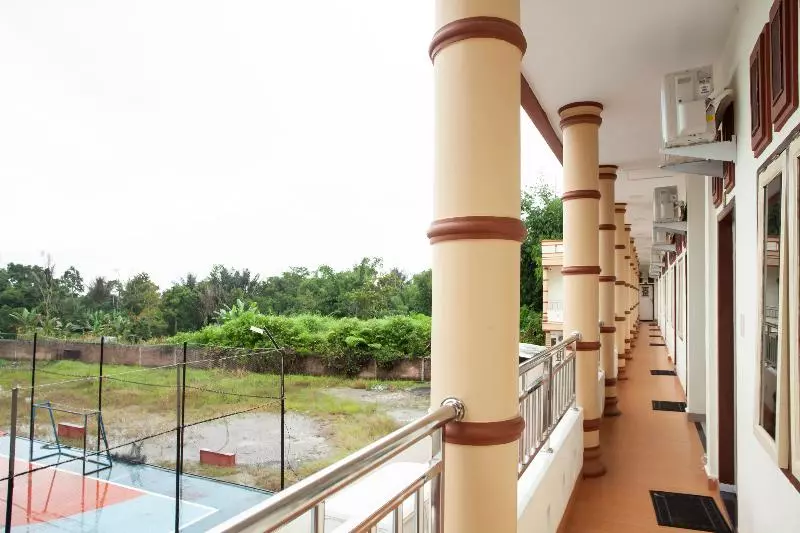 Hotelli Sopou Penginapan Rinal & Tuah By Oyo Rooms