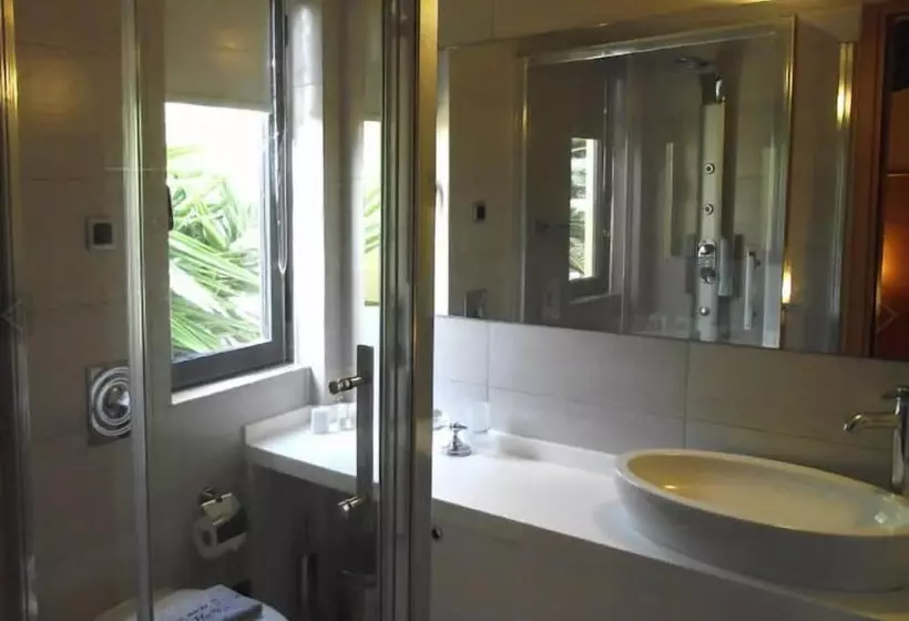 Отель Golden Sand