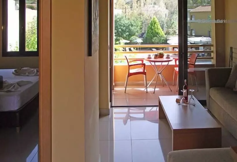 Отель Golden Sand