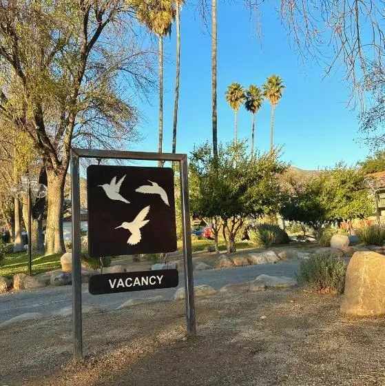 酒店 Hummingbird Inn