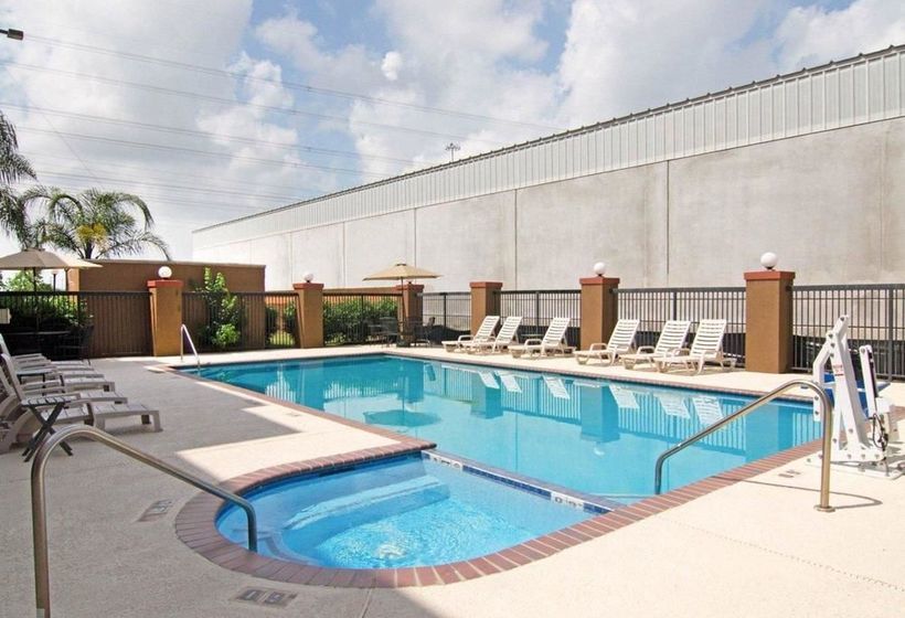 فندق Springwood Suites Houston Iah  Beltway 8