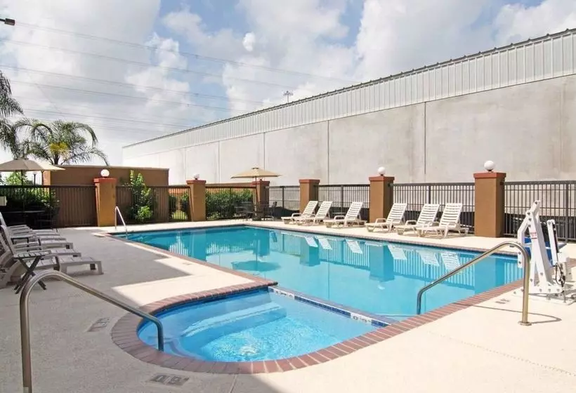 酒店 Springwood Suites Houston Iah Beltway 8