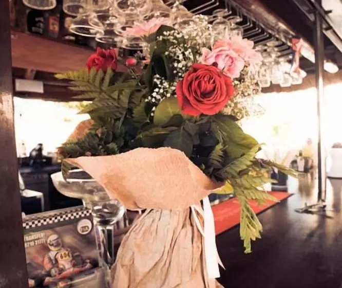 ホテル Semiramis Suites