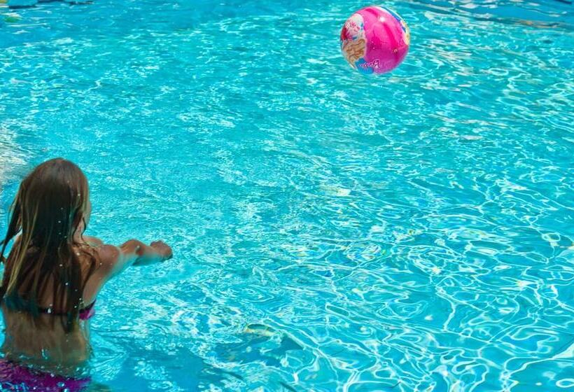 Отель Semiramis Suites