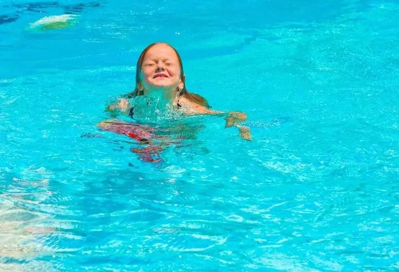 ホテル Semiramis Suites