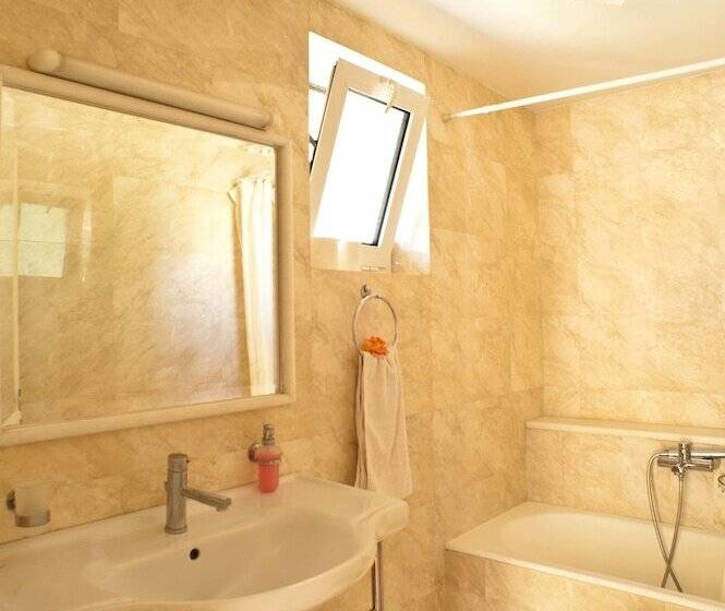 Отель Semiramis Suites