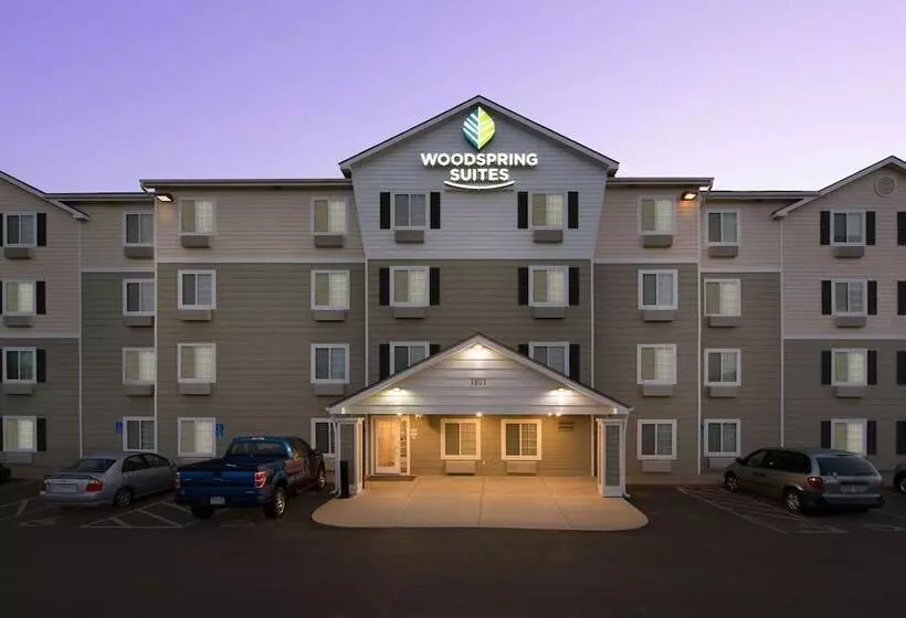 Woodspring Suites Topeka