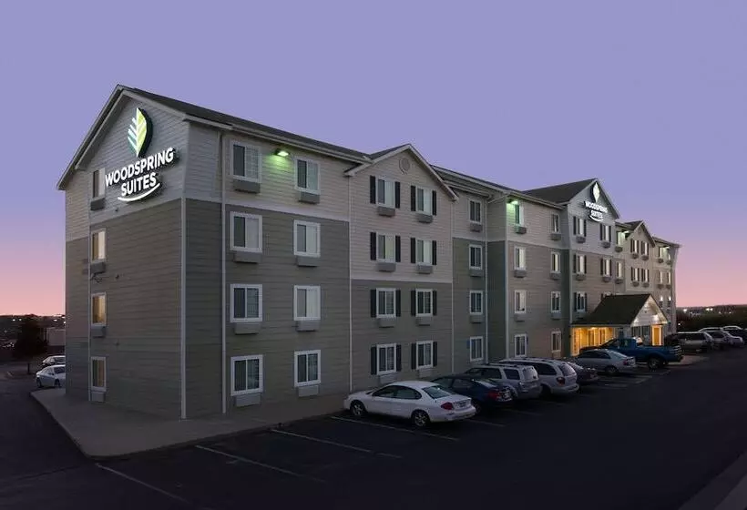 Woodspring Suites Topeka