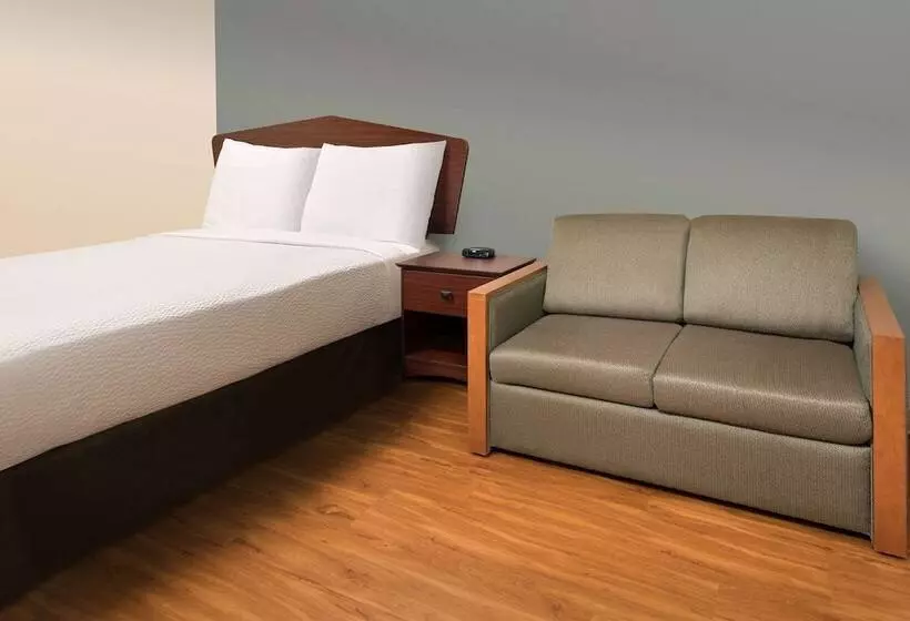 Woodspring Suites Topeka
