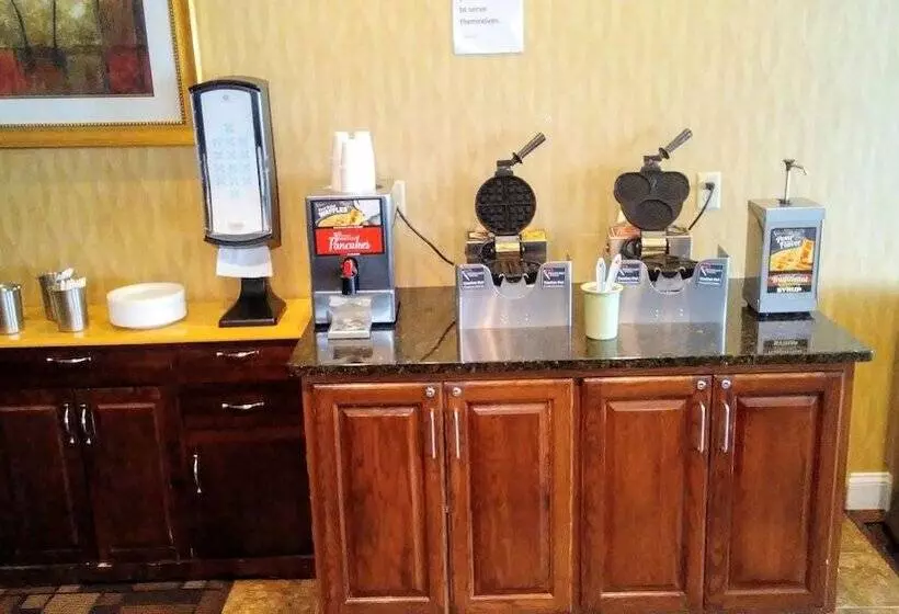 Astoria Hotel & Suites   Glendive