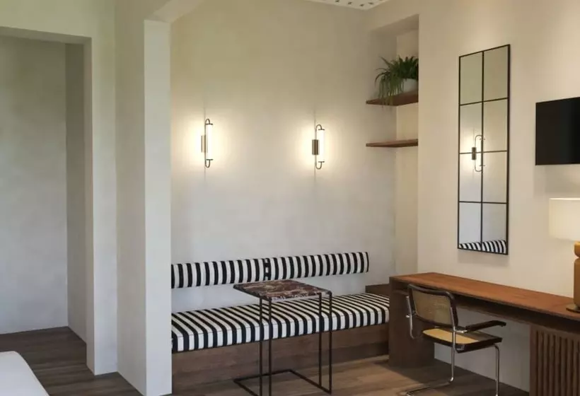 Hotelli Astikon House