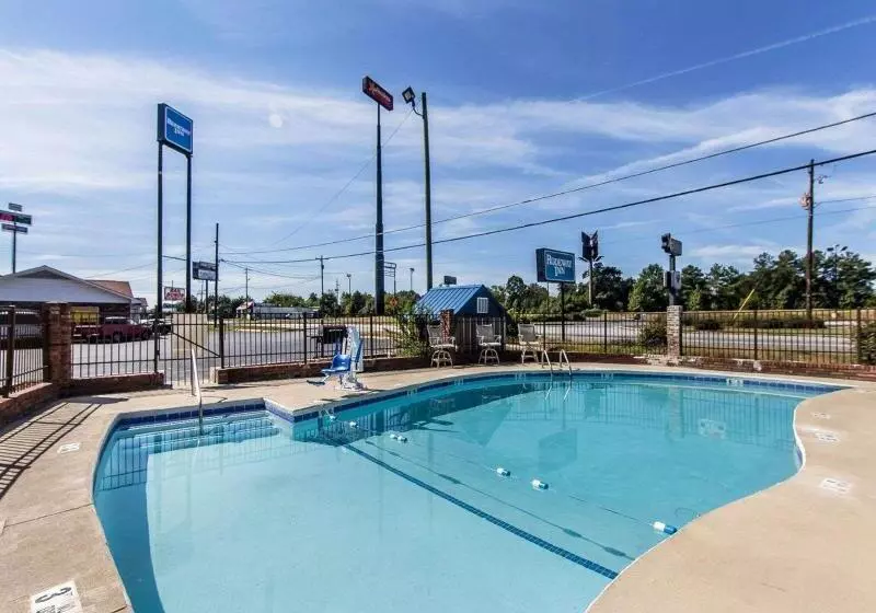 ホテル Days Inn By Wyndham Calhoun Ga I75 And Us41