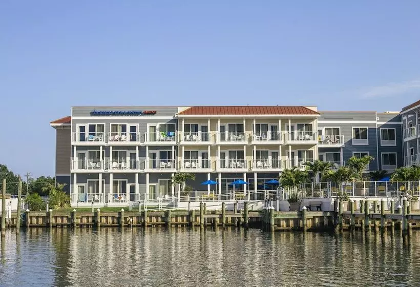 Отель Fairfield Inn & Suites By Marriott Chincoteague Island Waterfront