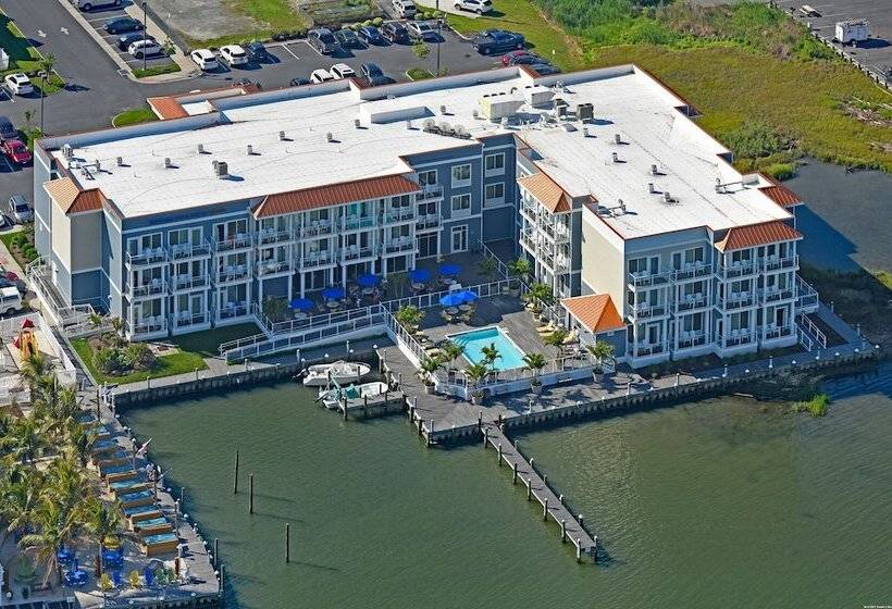 Отель Fairfield Inn & Suites By Marriott Chincoteague Island Waterfront