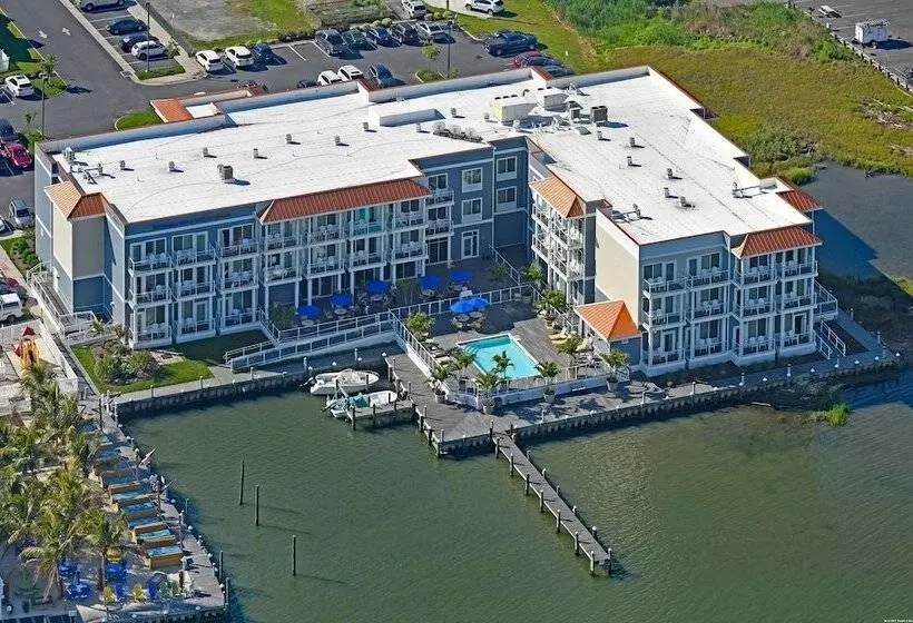 Отель Fairfield Inn & Suites By Marriott Chincoteague Island Waterfront