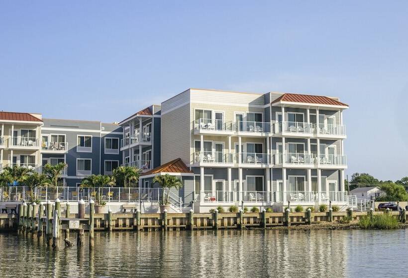 Отель Fairfield Inn & Suites By Marriott Chincoteague Island Waterfront