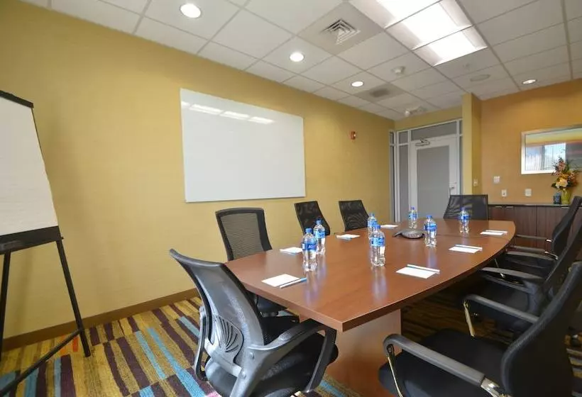 Отель Fairfield Inn & Suites By Marriott Chincoteague Island Waterfront