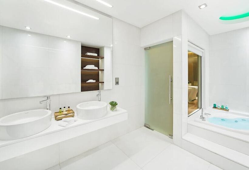 هتل Four Points By Sheraton Doha