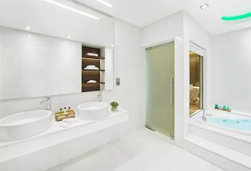 فندق Four Points By Sheraton Doha