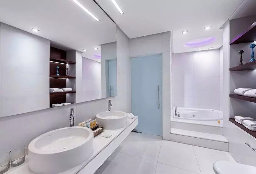 فندق Four Points By Sheraton Doha