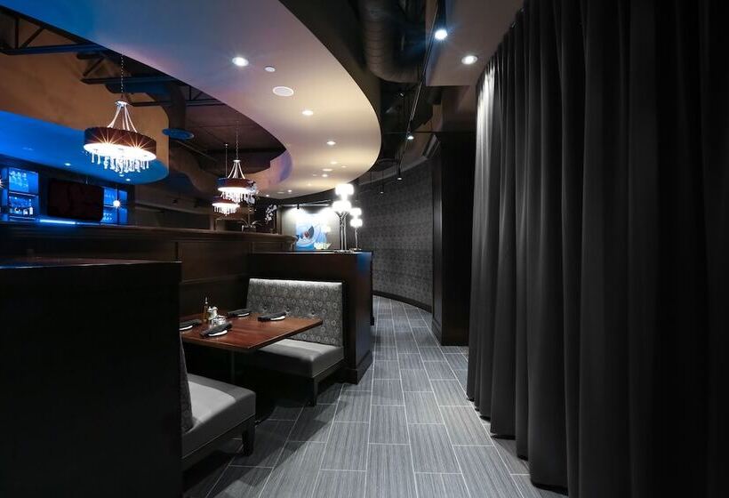 Отель Holiday Inn And Suites East Peoria, An Ihg