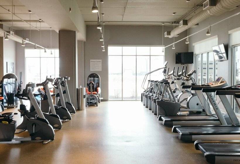 Отель Holiday Inn And Suites East Peoria, An Ihg